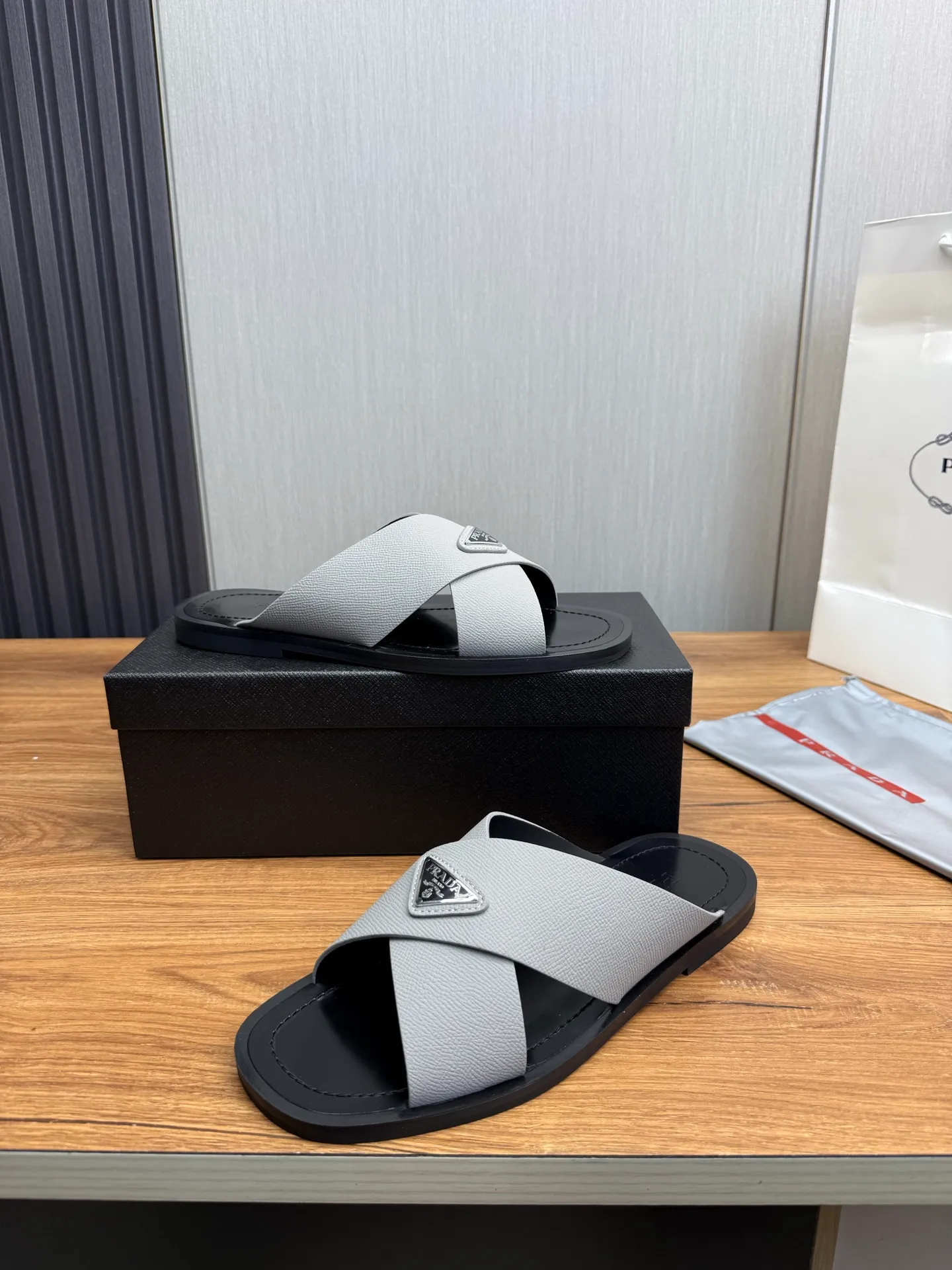 Factory price 340💰 ＰＲＡＤＡPrada - popular men's slippers hot sale 🔥 🩴Official website one to one production 38-45 sizes 45 46 🉑️Customized!